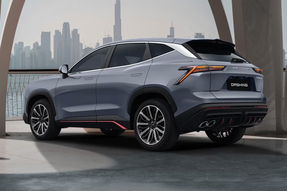 The sporty side profile of a Jetour Dashing showing its sleek lines and modern alloy wheels